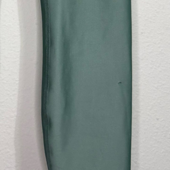 ALO Yoga Women's Leggings in Sage Green - Picture 3 of 3